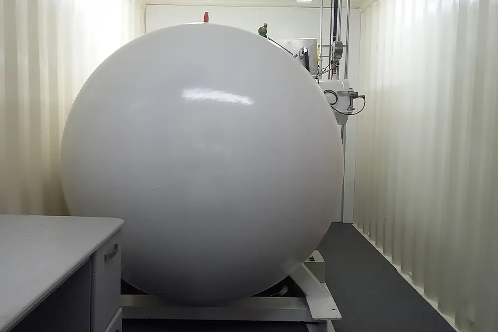 Divers Decompression Chamber (Available for Hire)